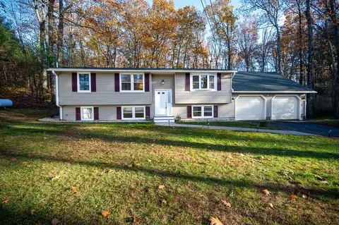 149 Turkey Hill Rd, Belchertown, MA 01007
