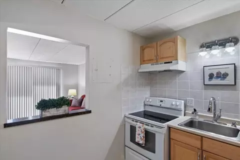 Kitchen - 40 High St #207, Dedham, MA 02026 photo 4 of 6