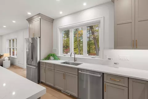 28 Martin Rd, Reading, MA 01867 photo 6