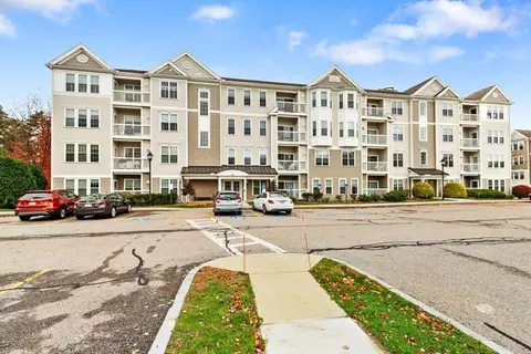 107 Clocktower Dr #3302, Waltham, MA 02452