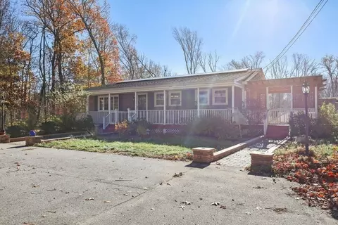 15 Winthrop St, Rehoboth, MA 02769