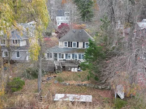 27 Taft Ave, Mendon, MA 01756 photo 3