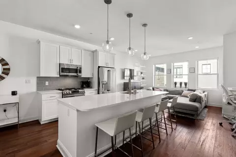 170 W Broadway #308, Boston, MA 02127
