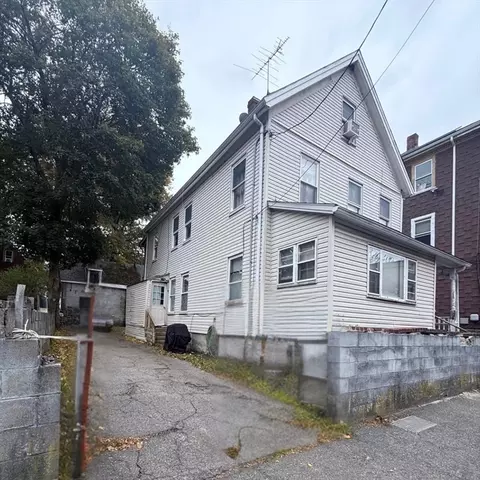 130 Minden St, Jamaica Plain, MA 02130