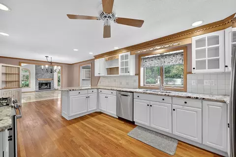 884 Parker St, Springfield, MA 01129 photo 10
