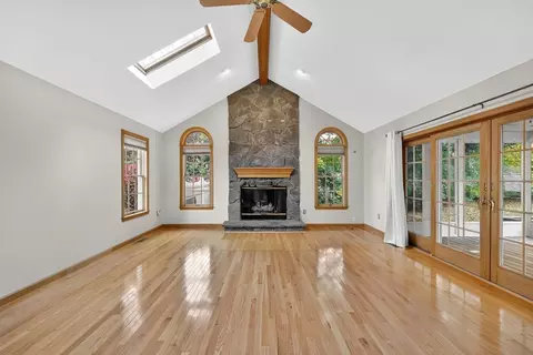 884 Parker St, Springfield, MA 01129 photo 13