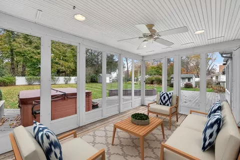 884 Parker St, Springfield, MA 01129 photo 9