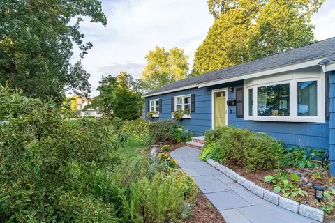 10 Mansur St, Chelmsford, MA 01863