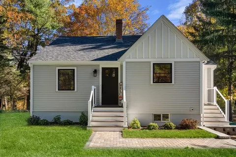 28 Sylvan Ct, Abington, MA 02351