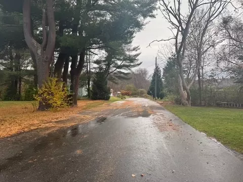 16 Blain St, Acushnet, MA 02743 photo 3