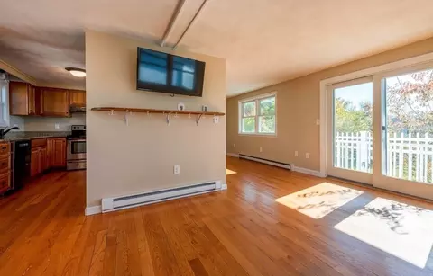 Living - 62 Eastern Point Rd #3, Gloucester, MA 01930 photo 6 of 7