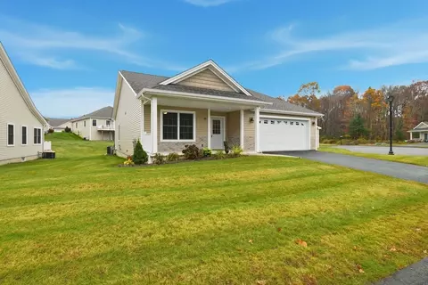 32 Lodge Ln #32, Wilbraham, MA 01095