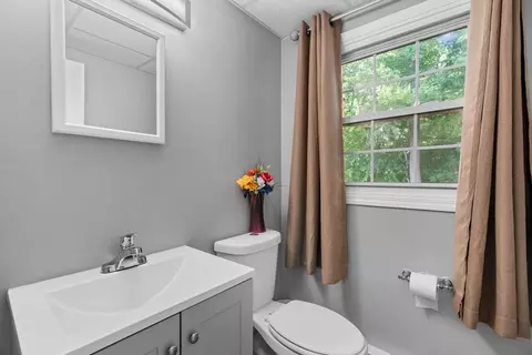 68 Crest Cir, Worcester, MA 01603 photo 16