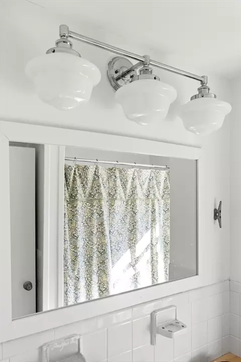 Bath - 18 Conant St, Beverly, MA 01915 photo 5 of 6