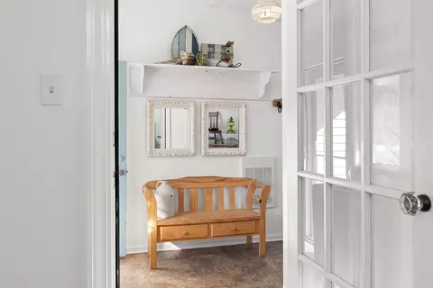 Entry Way - 18 Conant St, Beverly, MA 01915 photo 2 of 4