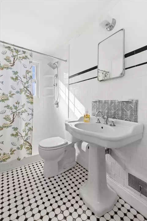 Bath - 18 Conant St, Beverly, MA 01915 photo 1 of 6