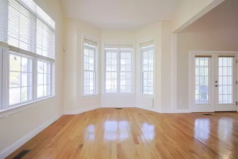 Living - 48 Pinehurst St, Franklin, MA 02038 photo 2 of 8