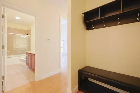 Entry Way - 48 Pinehurst St, Franklin, MA 02038 photo 2 of 5
