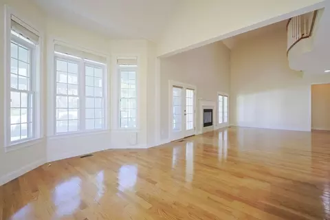 Living - 48 Pinehurst St, Franklin, MA 02038 photo 5 of 8