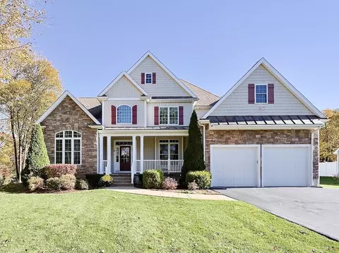 48 Pinehurst St, Franklin, MA 02038