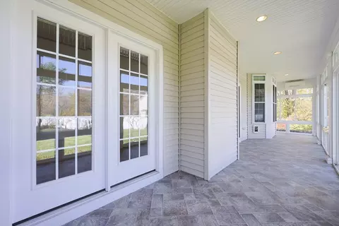 Exterior - 48 Pinehurst St, Franklin, MA 02038 photo 5 of 8