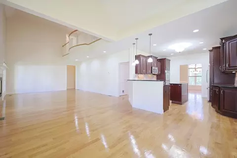 Living - 48 Pinehurst St, Franklin, MA 02038 photo 1 of 8