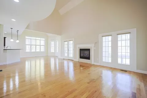 Living - 48 Pinehurst St, Franklin, MA 02038 photo 4 of 8