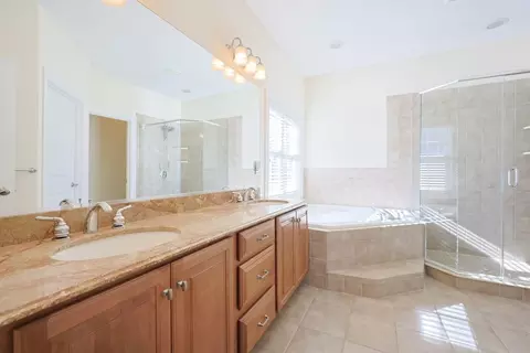 Bath - 48 Pinehurst St, Franklin, MA 02038 photo 1 of 3
