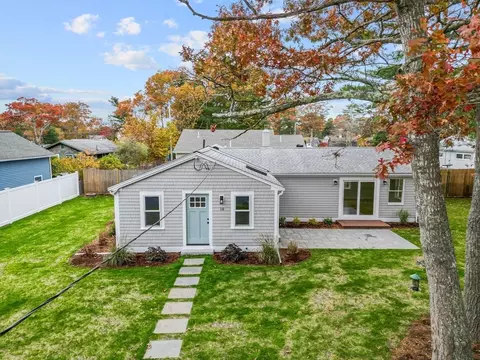 18 Martin St, Buzzards Bay, MA 02532