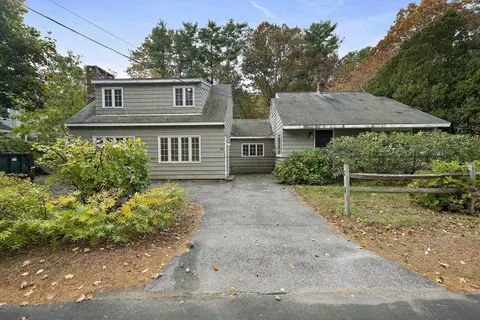 24 Sagamore St, Hamilton, MA 01982
