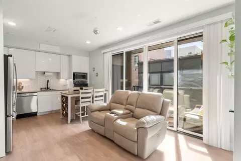 275-279 Border St #302, Boston, MA 02128