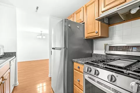 6 Greenbriar Dr #110, North Reading, MA 01864
