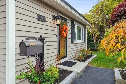 12 Dixfield Rd, Worcester, MA 01606 photo 2