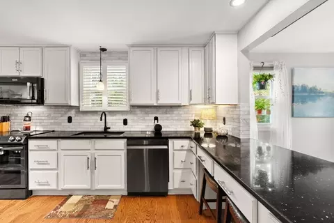 12 Dixfield Rd, Worcester, MA 01606 photo 9