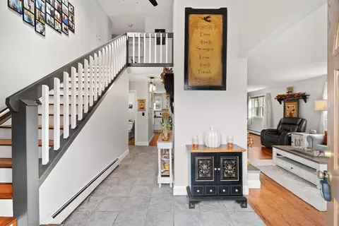 12 Dixfield Rd, Worcester, MA 01606 photo 16