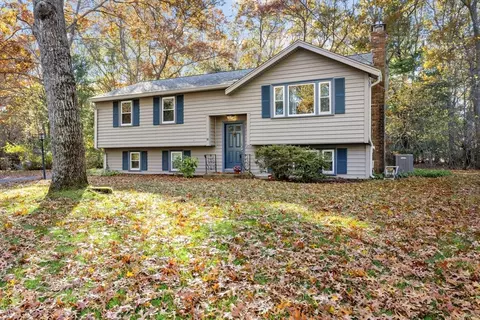 18 Lombard St, Plymouth, MA 02360