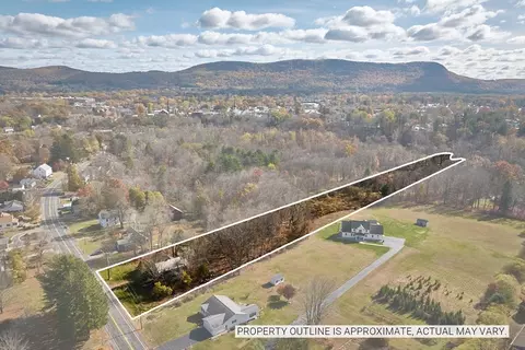 38 West St, Easthampton, MA 01027