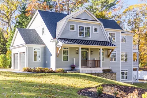 3 Red Brook Pond Dr, Bourne, MA 02532