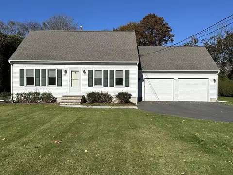 21 Avis St, Dartmouth, MA 02748