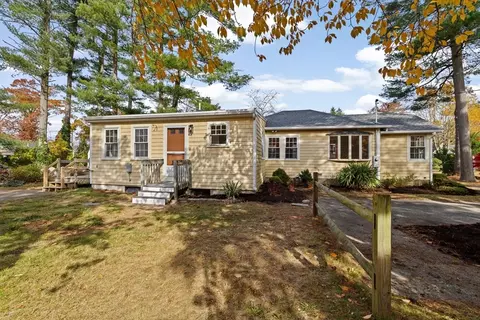 22 Pondview Ave, Pembroke, MA 02359