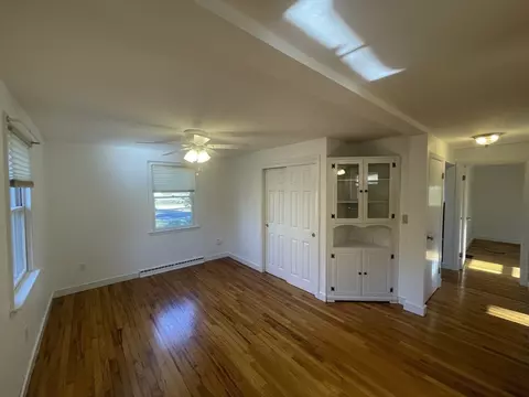 Living - 732 King St, Franklin, MA 02038 photo 2 of 2