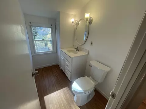 Bath - 732 King St, Franklin, MA 02038 photo 2 of 2