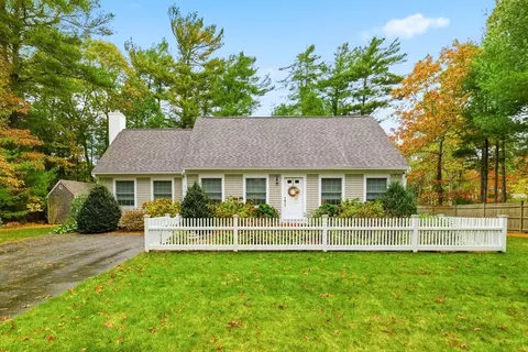 42 Overlook Cir, Falmouth, MA 02536