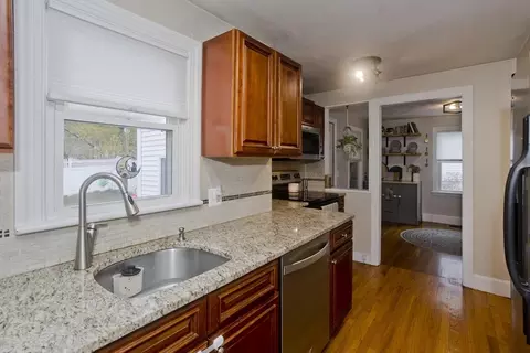 91 Lancaster St, Springfield, MA 01118 photo 6