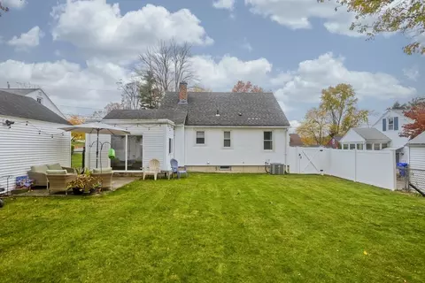 91 Lancaster St, Springfield, MA 01118 photo 5