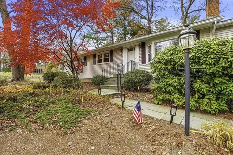 38 Mohawk Dr, Northborough, MA 01532