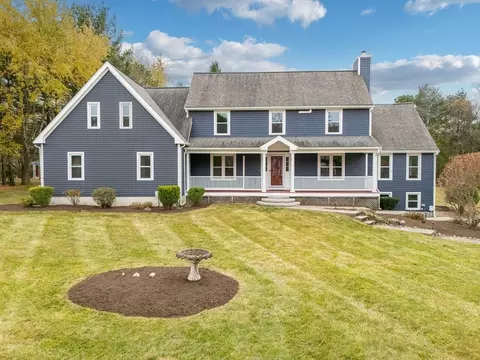 17 Colonial Dr, Mendon, MA 01756