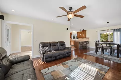 559 E State St, Granby, MA 01033 photo 10