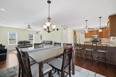 559 E State St, Granby, MA 01033 photo 7