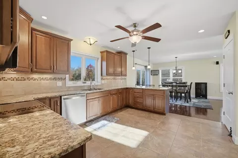 559 E State St, Granby, MA 01033 photo 3
